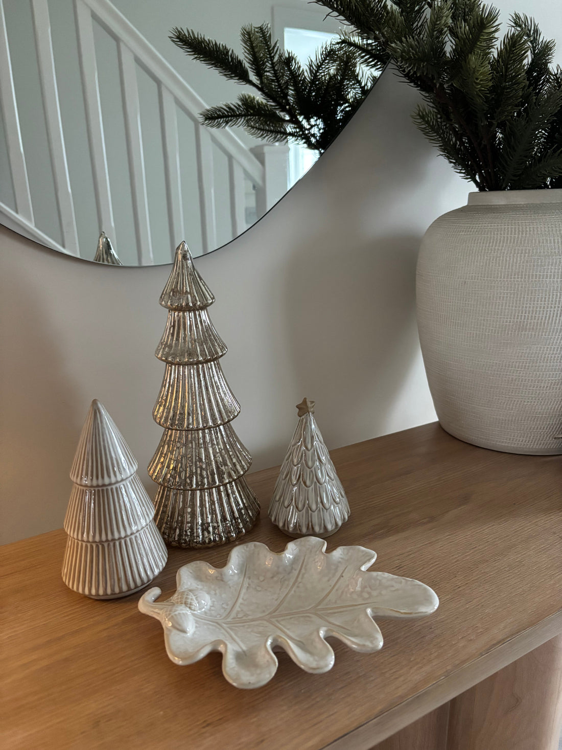 🎄 How to Style Your Console Table for Christmas Using Tree Ornaments